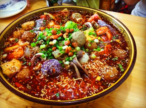 冒菜口味豐富多樣，麻辣燙爽口無比