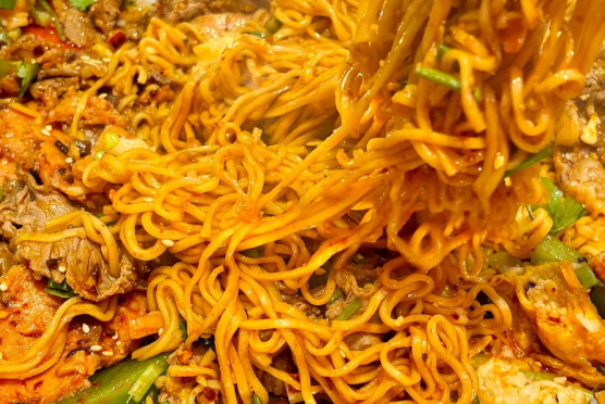 冒菜加盟好還是先學(xué)技術(shù)后自己開(kāi)店好呢？