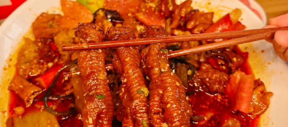 開(kāi)冒菜店到底賺不賺錢？帽牌貨冒菜來(lái)告訴你